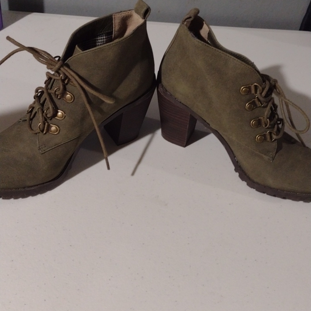 RESTRICTED ankle booties size 7 - Picture 2 of 8